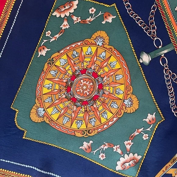 Carolina Herrera Silk Signed Hand-Rolled Hand Sewn 10/10 Rating Scarf - Picture 4 of 7